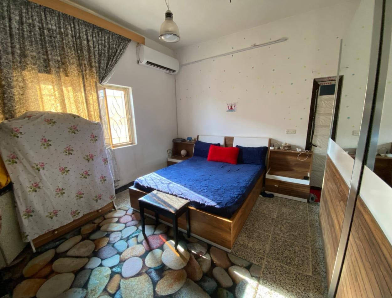 #اعلان
دار للبيع مساحة 300متر طابق واحد

#مواصفات غرفة نوم كبير هول كبير هم استقبال هم هول مطبخ صحيات كامل كراج حديقه +بير ارتوازي سيراميك ارضيه مطبغ درج خارجي 

#الجنس العقار توزيع قائمقاميه مشمول بتمليك قرار 320 

#العنوان ديالى خانقين امام عباس خلف مولده بدايه إمام عباس 

#السعر 32مليون 

#اتصال مكتب علي الوندي للعقارات ومقاولات 

***********
