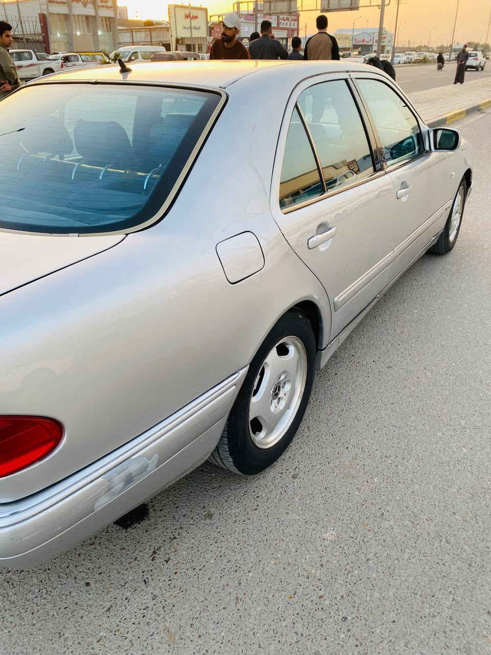 سلام عليكم
مارسيدس ام عيون موديل 1998 رقم بصره دولي سياره فول مواصفات 
كشن كهربائي 
مرايه شفط 
برده بلادي 
دواخل حبري 
تبريد 
مكينه ڤي بلادي 
سياره ما ناقص منهه اي شي 
صدرهه مبدل قبل سبوع 
صبغ عام 
الشراي يتصل ع الرقم ***********
تحويل ثاني يوم  السعر 95 وبيهه مجال
