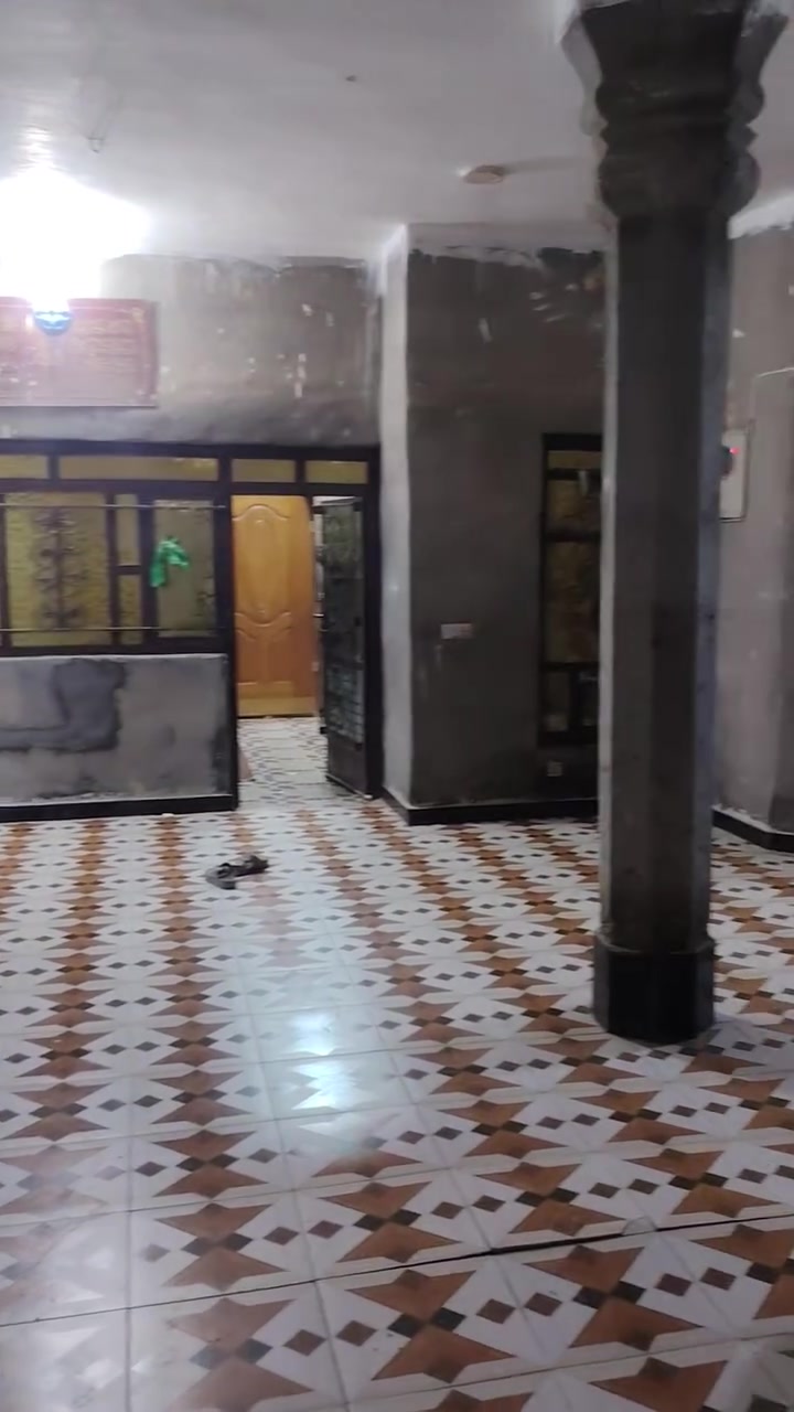 سلام عليكم بيت للبيع بحي خظير البيت جاهز مثل ما بل مقطع السعر 65 وبيه مجال بسيط الاستفسار الاتصال ع ***********
