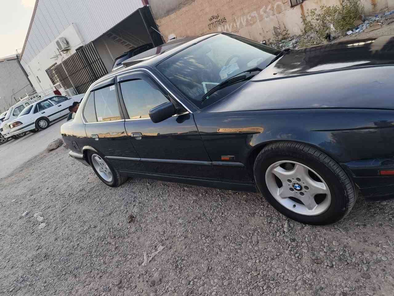 السلام عليكم بي ام 525  88 محرك مفتوح فول اوتو سلايت كير محرك تبريد شرط رقم دولي باسمي مكانها تكريت سعر مناسب  وتساب  ***********

