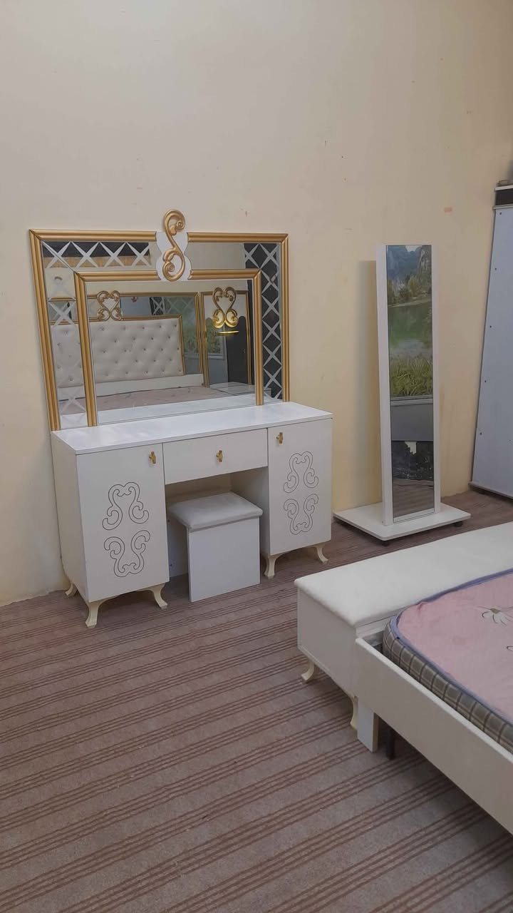 غرفة نوم تركي مستعمل ٨ قطع السعر ٦٠٠ الف قفل 
عنوان بصره زبير
***********وتساب الزبير, البصرة
