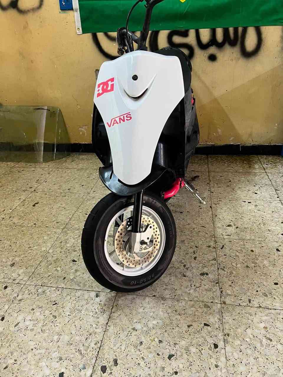 للبيع الدراجه مليانه غراض بيهه كلجات اصلي الدراجه شلعه معدل متلزم سعرهه ب560 وبيهه مجال مكاني بغداد الدوره وهاذه رقمي للتواصل ***********
