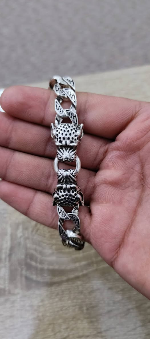 سلام عليكم
سوار فضه استرليني مختوم 
قيم و اخذ مكاني كربلاء ماعدي توصيل استفسار واتساب ***********
