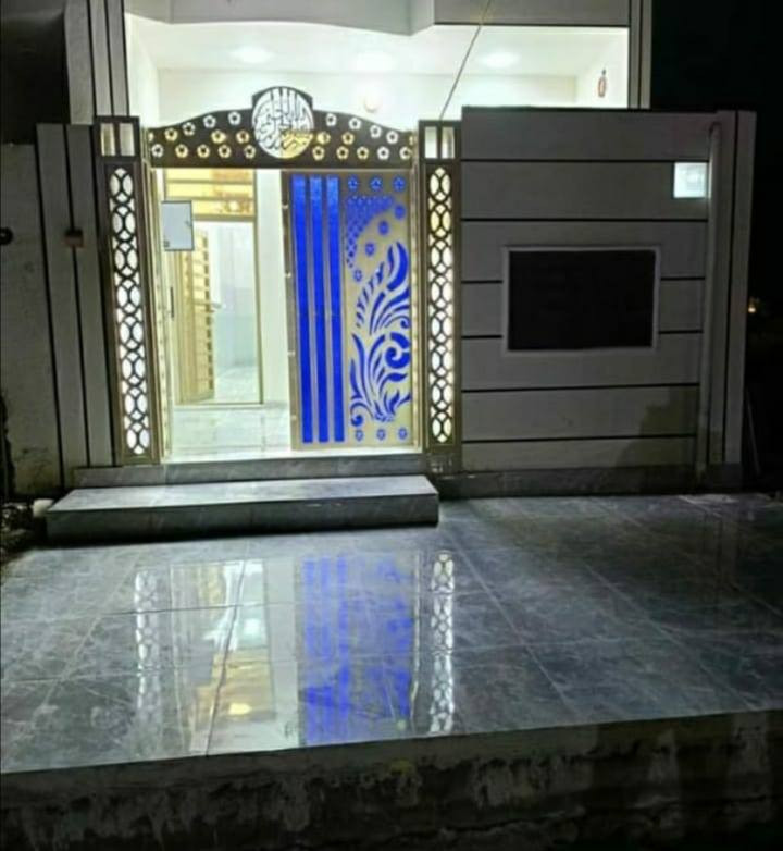 بيت للبيع مساحه 100 متر بحي غدير مقابيل  مقابيل فرع اسواق فطومه  بيت جديد ونضيف بناء2025 بي غرفه فوق  يعني غرفتين بي سعره 118 وبي مجال بسيط
هذ رقمي للتواصل ***********
