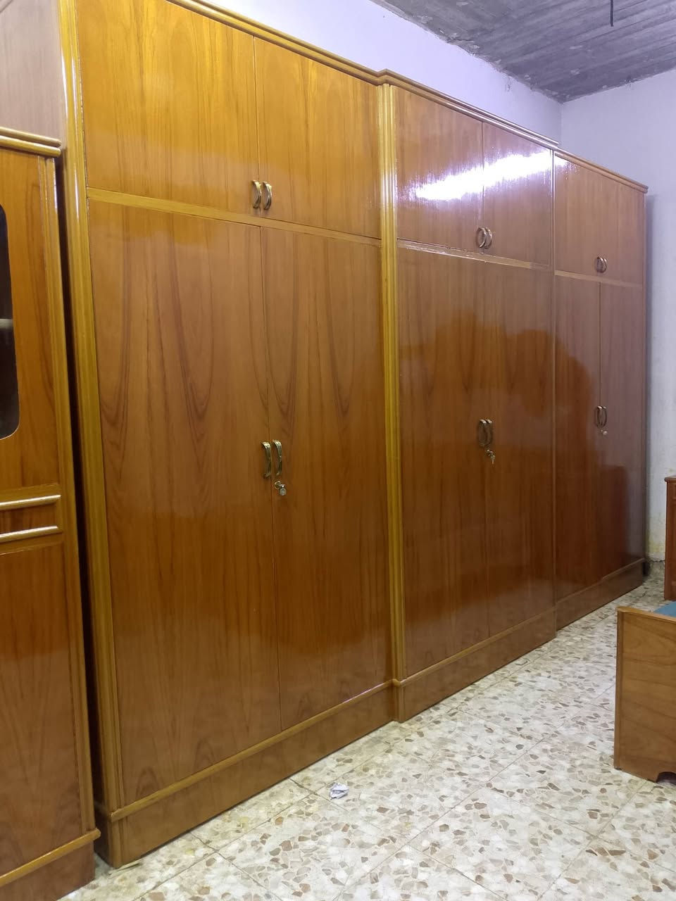 مكلف بلنشر غرفه تسكام نجاره تكمه صاج داخل وخارج ظهر جرجوبه مليون وبيه مجال مكانه حله للاستفسار الاتصال بالرقم ***********
