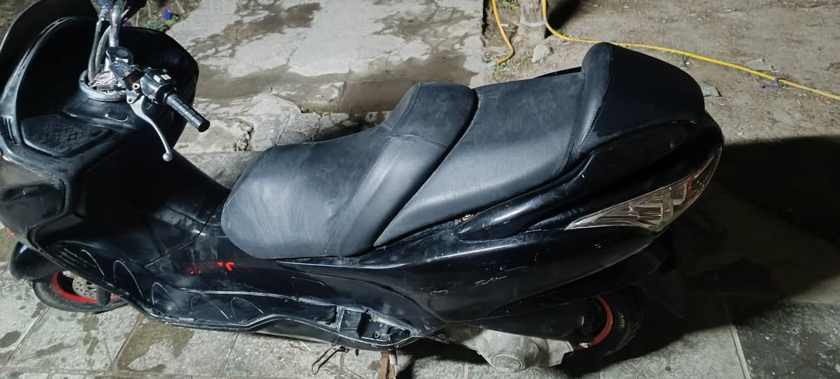 يا الله سلام عليكم 
للبيع فورزه 08 لون اسود
 دراجه حيل نظيفه تايرات جدد 
لاتنقيص ولاتبخير
عليه منضومة زنون ٩٠ الف 
كهربائيات هورن سلف كله شغال 
نكره سلف الدراجه كلجات جدد 
الكشن مدوشم جديد نتيجه تشقق الجلد القديم ٣٥ الف جلد الاصلي 
دراجه تاخذه وراسك بارد كلش حلوه ونظيفه
السعر جدا مناسب 800 الف 
مبايل ***********
