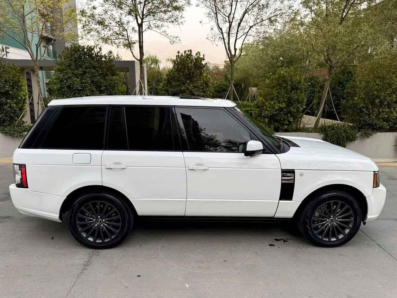 Range rover vogue 2011
رنج روفر فوج 2011  ٨ بستون بنزين بدون سوبرجارج مكينة مرغوب 
السيارة ماشية 131 الف كيلومتر 
مواصفات فول ١/١ 
سلايت 
جكات تصعد تنزل 
كشنات كهرباء كشنات خزن وكشنات تدفئة حار بارد
تبريد مركزي 
5 مودات سياقة 
دبل اكسل 
دوسات كهربائية 
مرايات كهرباء كامل . نقاط عمياء
رادارات امامية وخلفية 
كاميرات 360 درجة 
وهواية مواصفات 
كهربائيات وكير ومكينة بشرط افحص عند ١٠ فيترات
اللون ،ابيض 
رقم سليمانية هزة وسنوية جديدة
تحويل وغرامة بشرط 
السعر 170 $
التواصل على الواتس اب 
***********
____________
