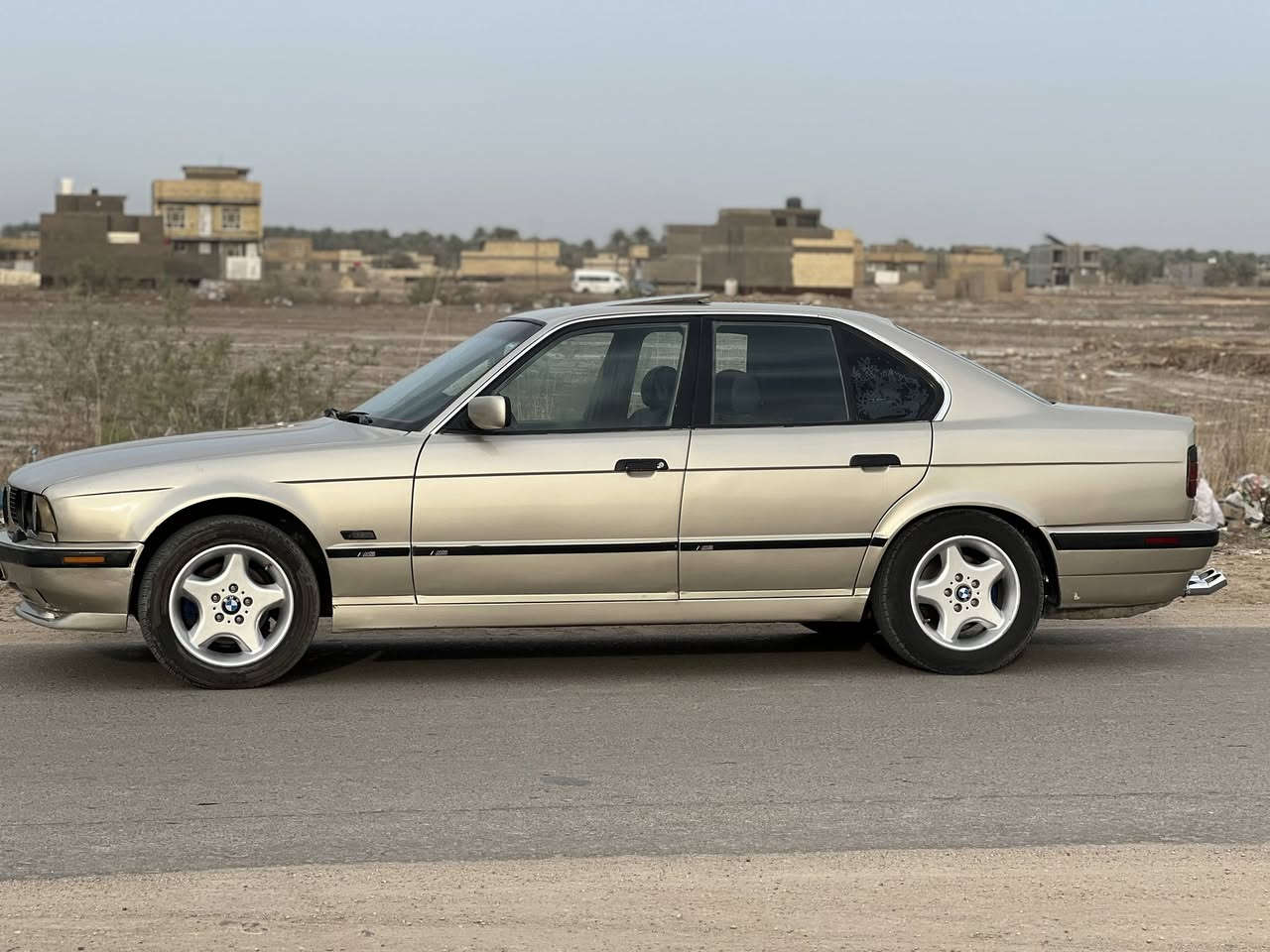 السلام عليكم.
BMW 525i للبيع  او مراوس موديل 1990 
رقم اربيل 
لون فضي مميز 
مكينه وكير جدد بلادي حاويه.💪
حداديه جديده
تدفئة  شغال تبريد ثلج بنص الصيف.
تخم تاير جديد
منظومة وقود جديده بخاخات نوزلات صوندات وفلتر.
منظومة زنون 
شلعتها صاروخ 
السياره كلهه شغاله سعرهه 67 وبيهه مجال بسيط
السياره بالشارع كلش حلوه واحلى من الصور
***********
