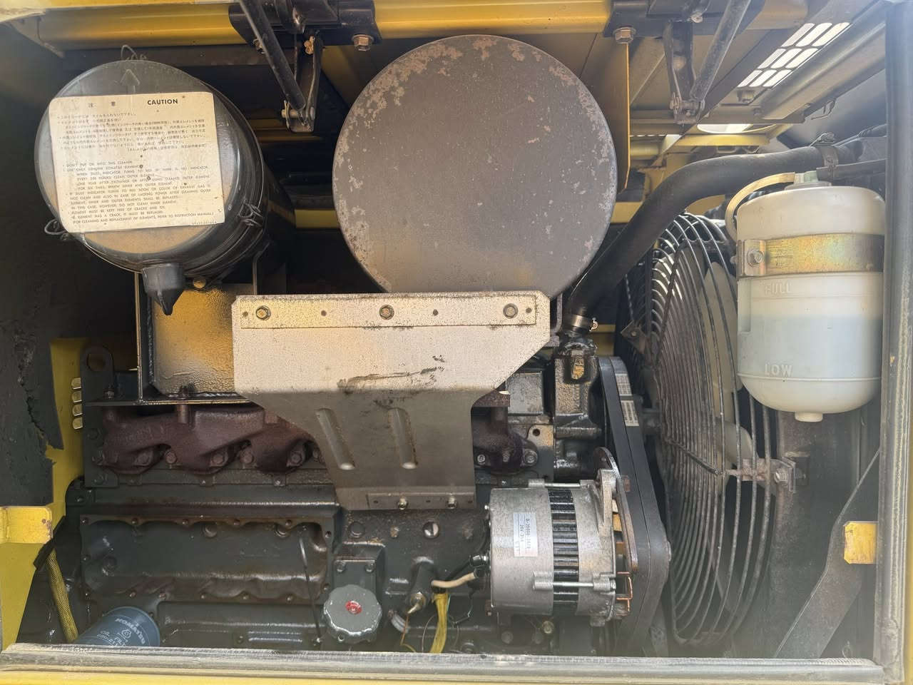 شفل كوماتسو WA100 
وارد يابان الشفل اخو الزيرو 
مشتغل 735 ساعه فقط 
بلادي بدون صبغ 
محرك 6 سلندر تبريد 
كير ميكانيك بغداد شارع الضلال 
***********
