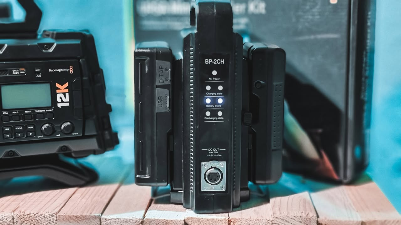 بلاك ماجك يورسا مني 12K 
نضافة 100% 
بطاريات 2 مع شاحنة ثنائية 
شولدر كتف 
حقيبة 
رام 
جميع الملحقات الاصلية ***********
