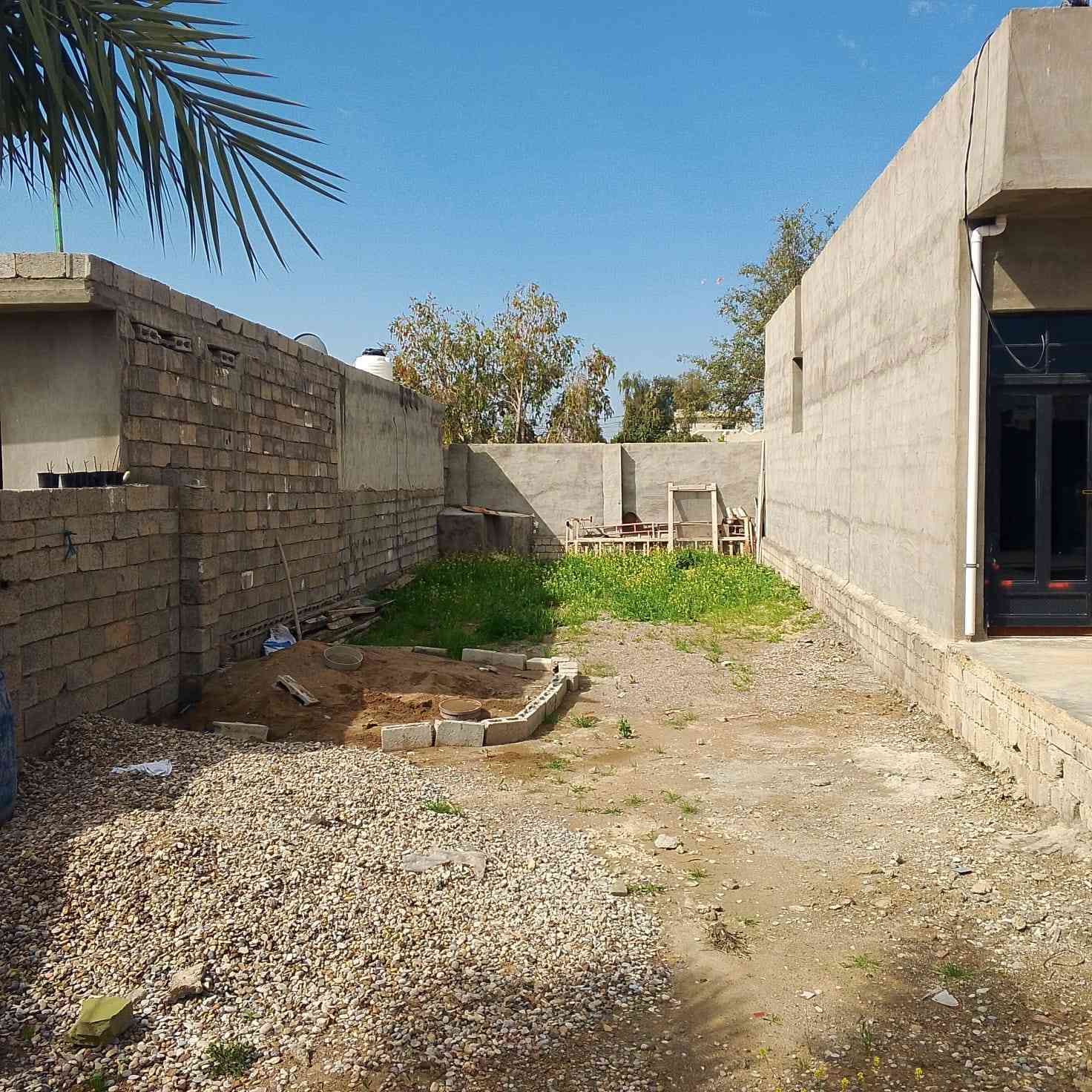 دار مع ارض  للبيع بناء حديث غير مسكون
عنوانه ب جرداغلو قرب الصناعة الجنوبية قرب جامع سهيلة 
المساحة الكلية ٥٠٠ م
مساحة البناء ٢٥٠ متر
ملاحضة البيت جاهز للسكن ماناقصه اي شي
غرفتين نوم
استقبال
مجمع
صحيات داخليه وحمام
مناور ٢
مطبخ
للاستفسار الاتصال على
***********
