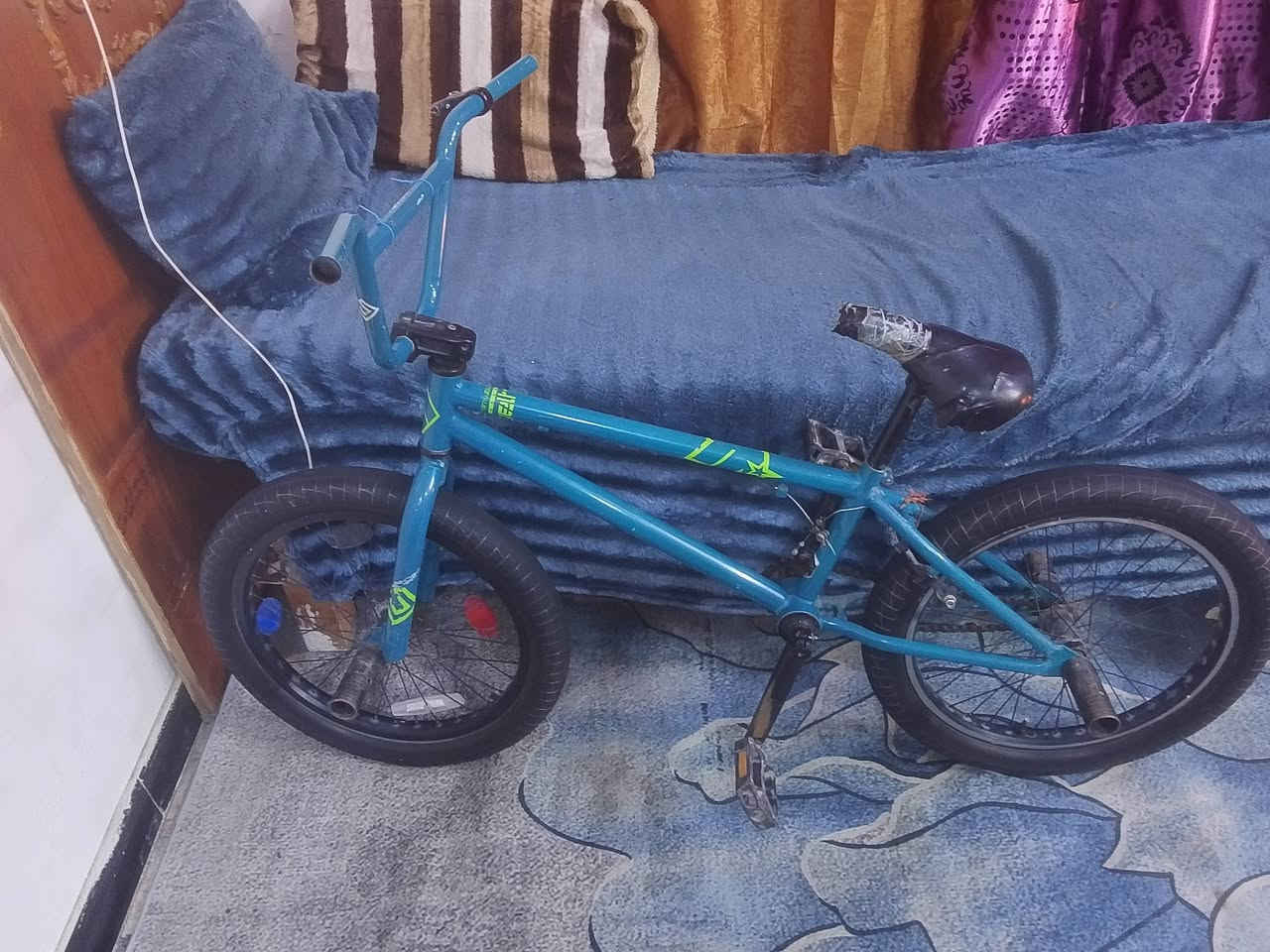 السلام عليكم بايسكل BMX نضافته 80% الباسكل نضيف اي عطل مابي  السعر 70  المكان  الشعله شارع ستين


**إذا كنت صاحب هذا الإعلان وتريد حذفه لأي سبب، رجاءا أرسل رسالة إلى الدعم الفني**