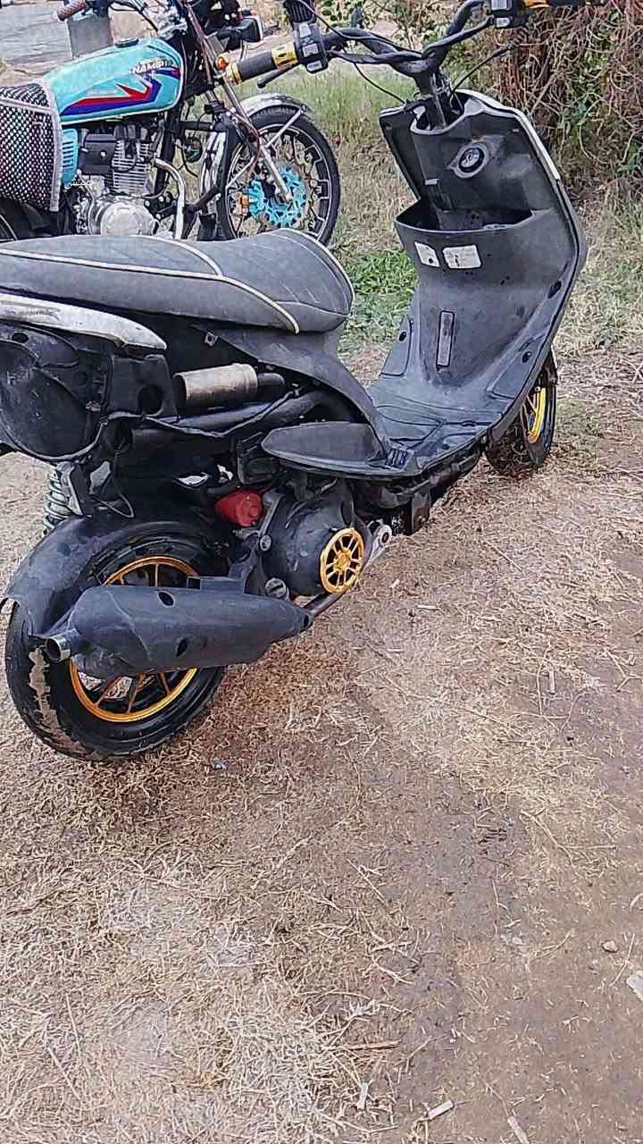 سلام عليكم
دراجه للبيع 
ماكس عدله 
دراجه نضيفه وما متعوبه مجرد اروح بيه لشغل 
كهربائيّات ولا غلطه كله شغاله 
مجرد بيه خنكه بل كابريتر من تحمه الدراجه تروح 
مكينه مفتوحه مره وحده مزوده 55
كفراتها موجوده 
مكينه ناعمه وحلوه 
باقي التفاصيل خاص 
ديوانيه عفك 
السعر 450 وبيه مجال 
‏‪0786 112 4243‬‏
‏‪***********‬‏
