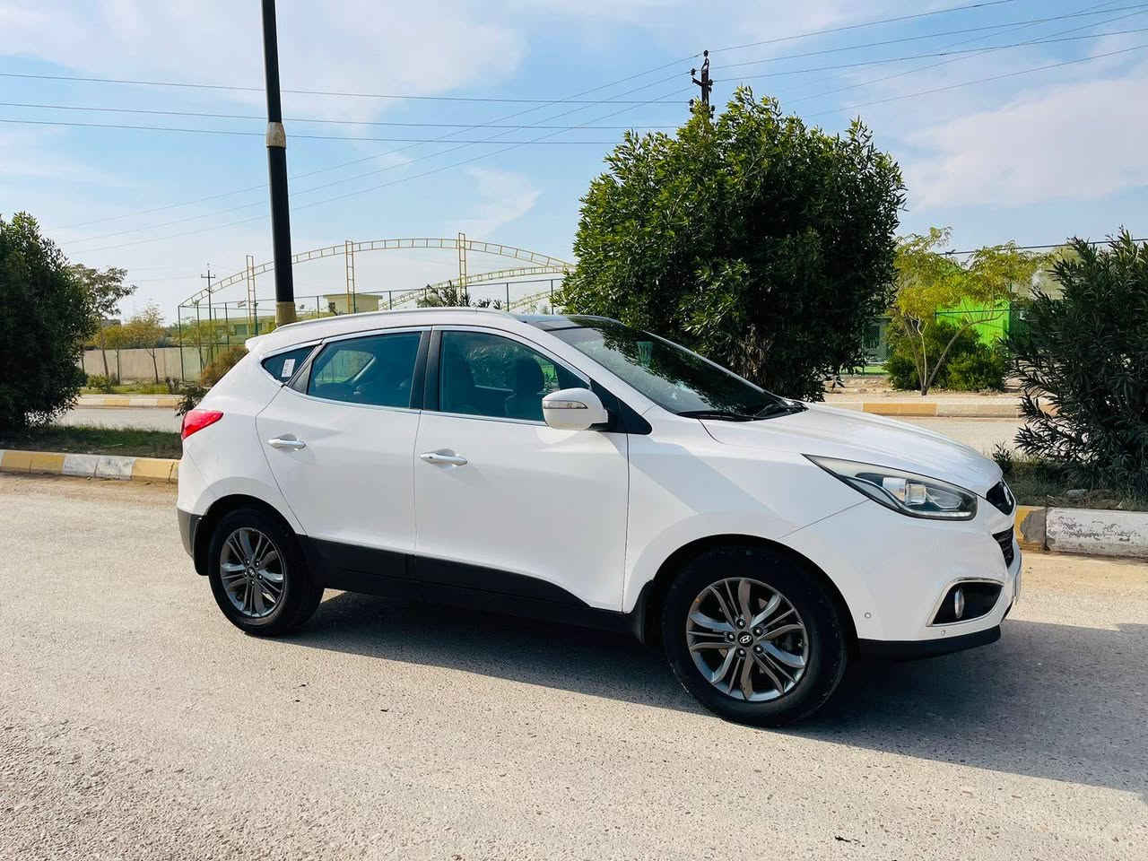 توكسان2014  مكفوله من الصبغ فقط بارد بسيط محرك ١٦٠٠ ابو الطاحونه مبدل جديد
المواصفات
بانورما 
بصمه 
كشنات جلد تدفئه
كامره حساسات امامي خلفي 
ويل كريمي
لد
لايت زنون بلادي 
كشافات 
يدات نيكل 
ماشيه ١٧٠ 
بأسمي تحويل مباشر
السعر ١٧٠ وبيه مجال قليل مكان السياره صلاح الدين بلد 
ناحيه الاسحاقي
 ***********
