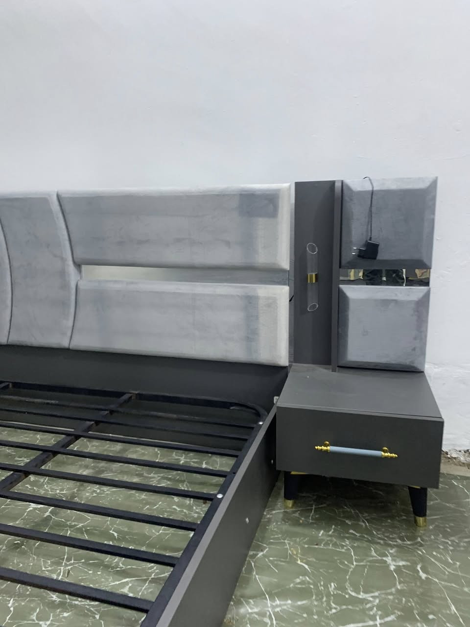 غرفه تركيه استعمال يوم واحد فقط سبع قطع
العنوان حله شارع ابو القاسم مجاور الجامع ابو القاسم 
الرقم ***********
