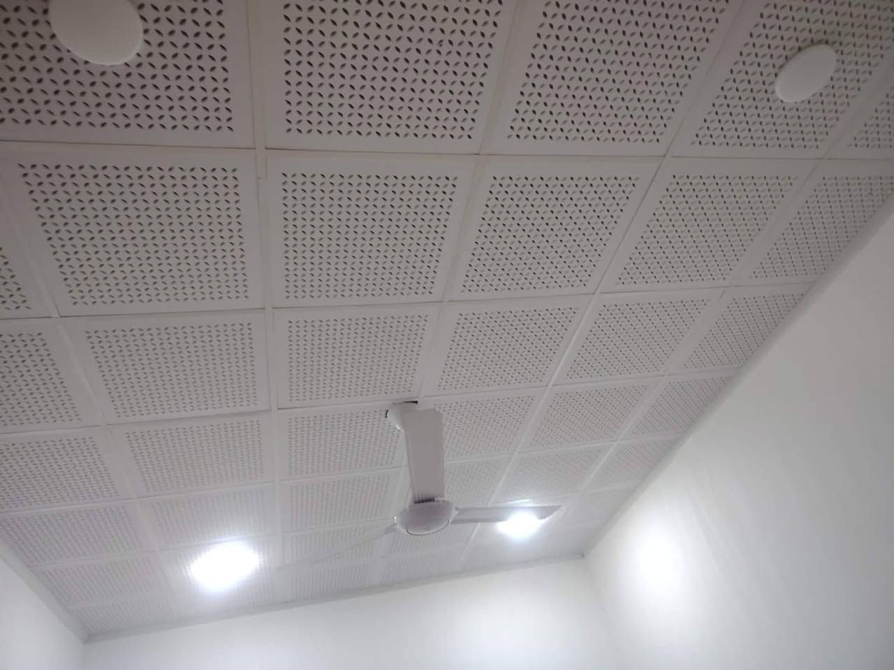 على بركة الله تعالى 
يتوفر دار للبيع طابو زراعي بمساحة 130م مربع 
الموقع ام عردة قرب محل اعلاف بركات المصطفى 
يحتوي على غرفتين وصاله ومطبخ واستقبال 
البناء طابوق عگادة جاهز للسكن 
السعر  40 مليون بي مجال بسيط 
للاستفسار الاتصال على الارقام التاليه 
 ***********  ***********
او زيارة مكتبنا المجاز رسميا في قضاء المشخاب 
 شارع القادسية حي الضباط مدرسة الذكوات الأهلية القديمة
