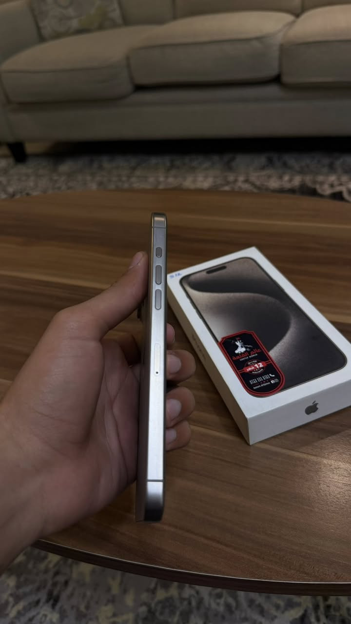 السلام عليكم 
ايفون 15 pro max للبيع 
لون رمادي 
ذاكره 512
بطاريه 86%
عدد الدورات 470
الجهاز اني اخذته جديد فتحته على ايدي وهسه اريد ابيعه صارله عندي سنه ونص بس ما متعبه  
الجهاز عارضه ب مليون و 200 
مكانه بغداد السيديه 
ما متواجد على الفيس الشراي يتصل على هذا الرقم 
***********
