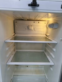 ثلاجه للبيع نضيفه كلش سعره 175 تواصل على الرقم 07700731959