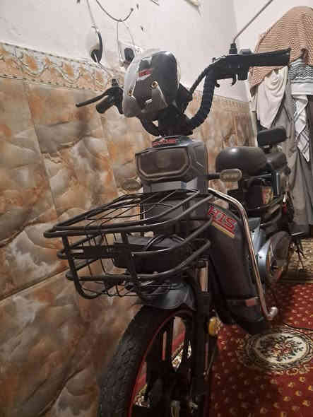 السلام عليكم دراجة شحن لبيع موديل ٢٥ جديدة ٥بطاريه كلشي  عل الفحص ***********
