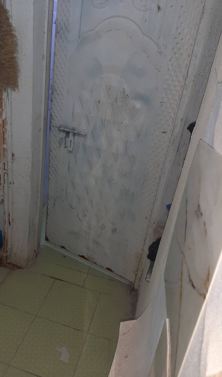بيت عكادة ترميم جديد درجة اولى ١٢٠ متر واجه ٦ نزال ٢٠ .غرفة فوك غرفة جوة صالة استقبال منور صحيات خارجية وداخلية موقع حي اور نهاية السايدين المدرسة الايرانية خلف مكتب علي عجرش للعقارات بيت على متنزة حديق.
السعر الكلي ٢٢٠ مطلوب ٨٠ مبادرة واستلم بيدي صافي ١٤٠ مليون.
بخصوص التسديد كل شهر ٣٩٠ .
***********.

