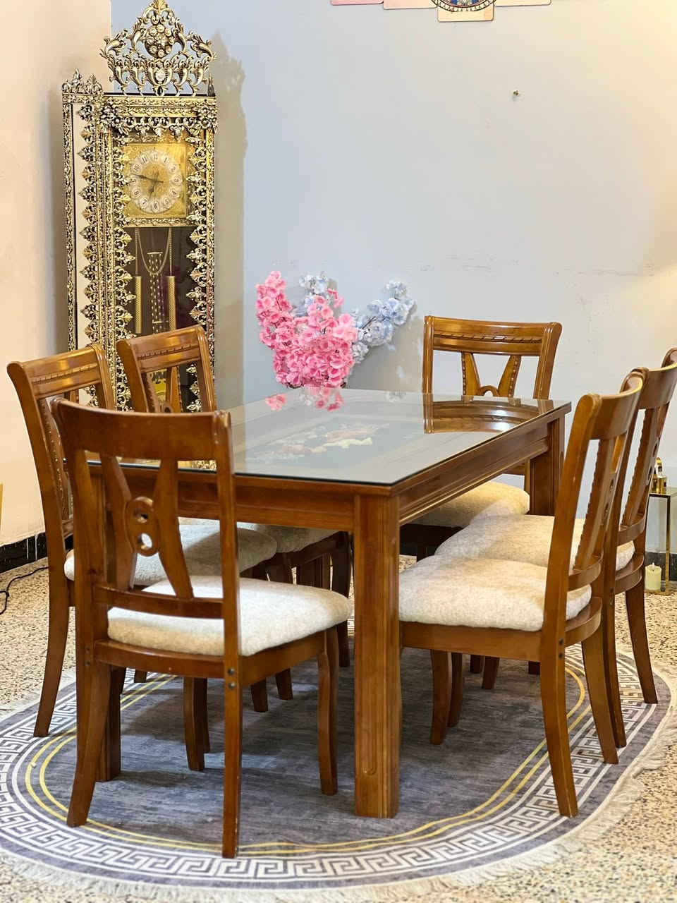 ميز طعام خشب طبيعي زان شبه جديد عنوان بغداد سعر 550 اتصال ***********
