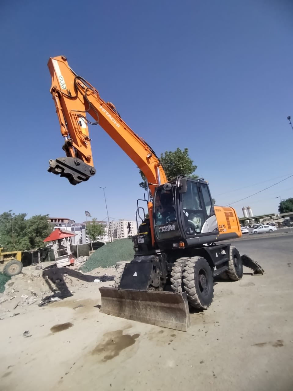 سلام عليكم حفارة هيتاشي بي فايف ٢٠١٥ مشتغلة ٥٥٠٠ ساعة رقم أربيل جديد باسمي هزة ما منتهية مكفولة وجاهزة للعمل مكانها بغداد للاستفسار الاتصال على الرقم ***********
