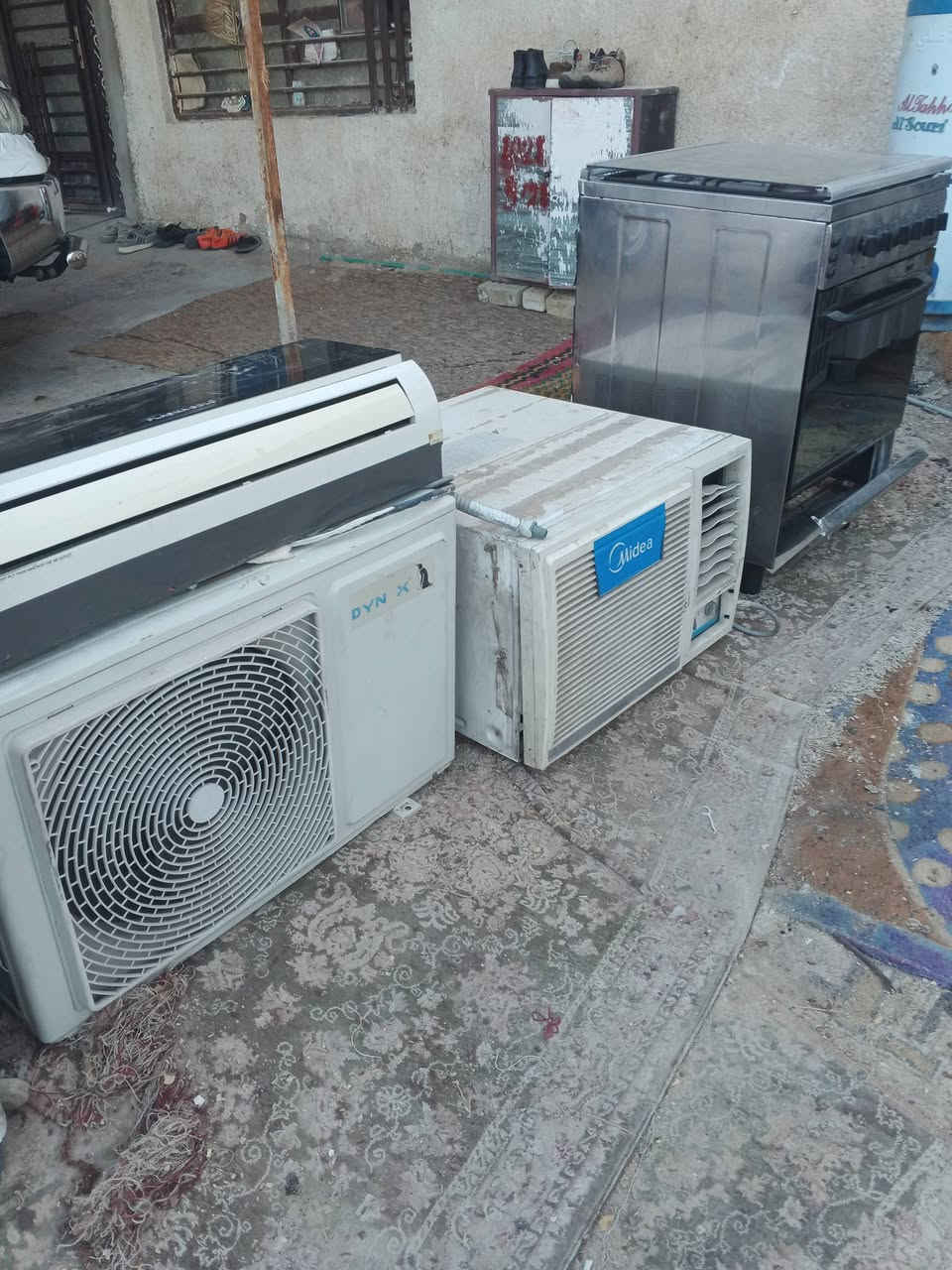 السلام وعليكم لبيع غراض كلهن نضيفات وشراي يراسل ويتصل مكاني حي اور سبع قصور شارع ابو  علي يم جامع لحمزة ***********
