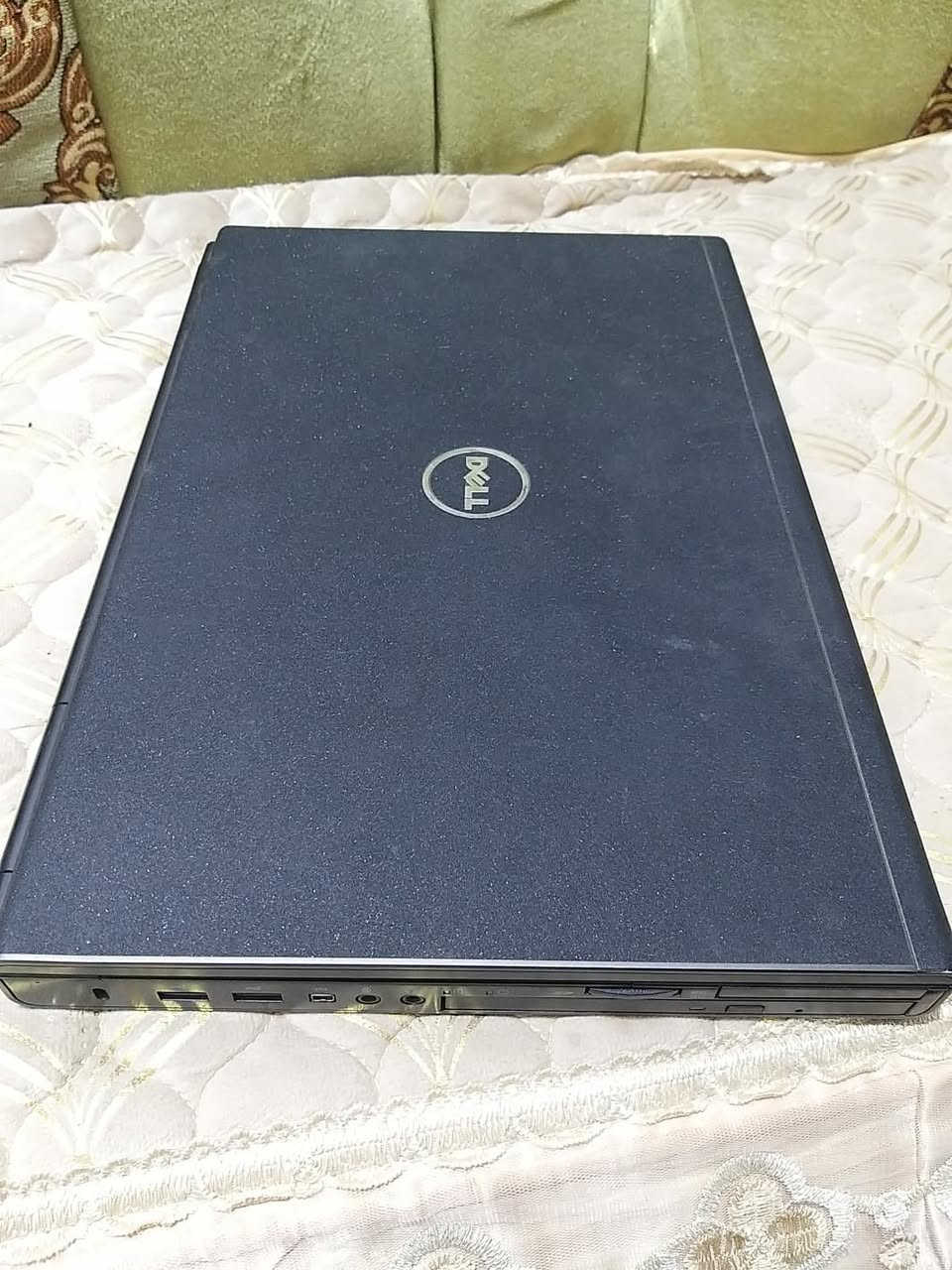 السلام عليكم
للبيع الحاسبة Dell
 والهارد 500 HDD
 وحجم الشاشه 16 
 والرام 8GB
 Core i7
 الحاسبة نظيفه مستخدمه بس مال امتحانات وبعدها تركتها لان كملت دراسه وماعدي شغل بيها.
 نقصها (بس بطاريه تفقد شحن) تحمل جميع البرامج
 اتصل وتدلل 
الرقم : ***********
