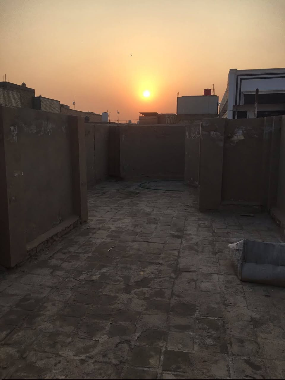 دار للايجارفي حي السلام قرب المشتل المساحة 100 طابق واحد يحتوي على غرفه وصاله ومطبخ واستقبال وصحيات 

للاستفسار الاتصاله على الارقام التالية

***********

***********

*********** النجف, العراق
