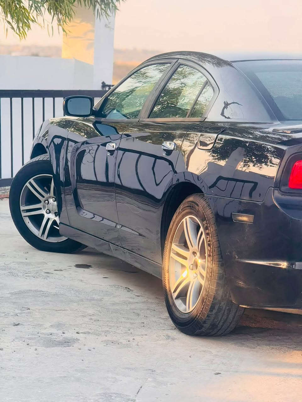 بيع مستعجل بسعر مناسب 
جارجر ٢٠١٢  فول مواصفات شفتات شاشة جبيرة كير طيارة 
الضرر جاملغين وبوند 
مكان القيارة
***********
@إشارة
