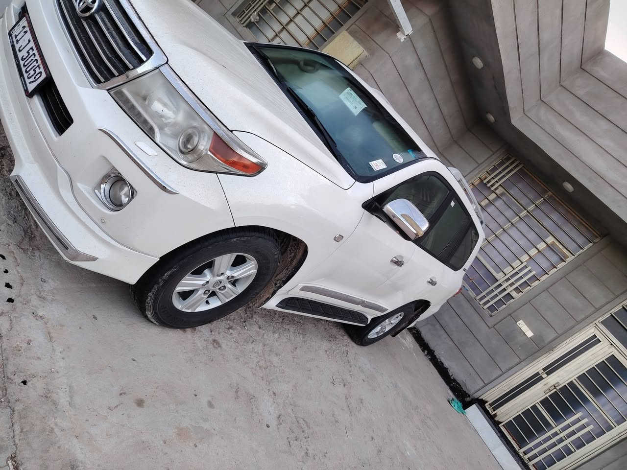 لاندكروز ٩
ماشيه ١٧٠ حقيقي
رقم بغداد انكليزي
فول مواصفات
سياره جديده لاشخوط ولا رصعات ولا بارد
طك سلفون
كير مكينه حداديه كله جديد
تخم تاير جديد دلوب
برغي ماكو نقص
بيه هلال خلفي  وجوه اليده مال الباب الخلفي صبغ فقط
بدون قطره معجون الصوره ماشر عليه
مكان حله
السعر ١٨٠
مراوس فقط تاهو
او لاندكروز ١٦
***********
