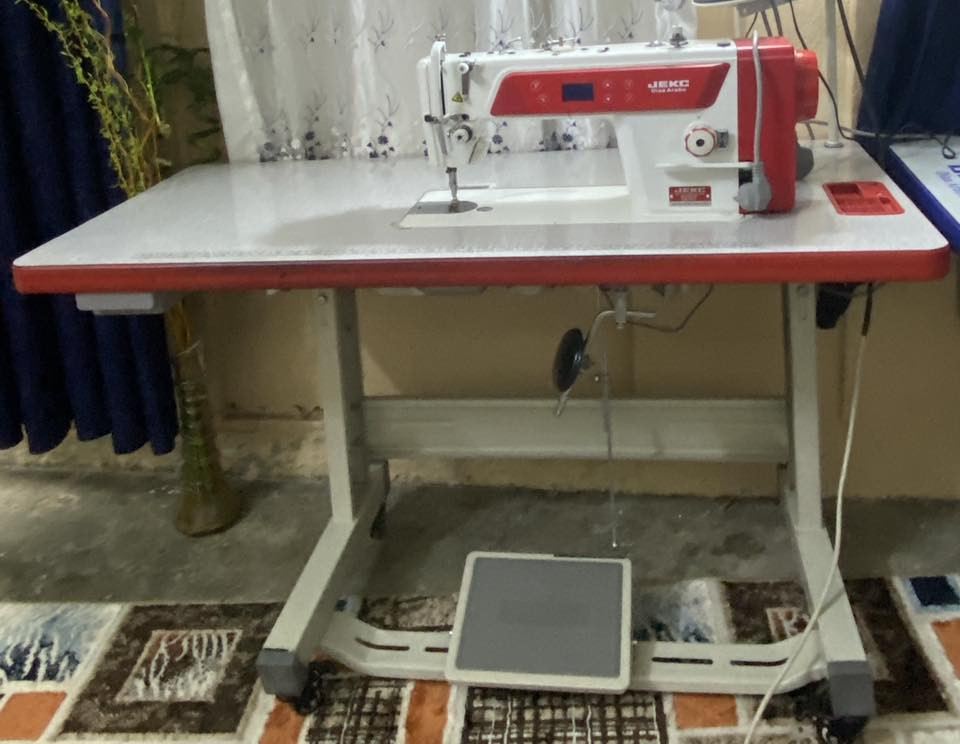 مكينه خياطه للبيع مستخدمه شي قليل
السعر 300 بيها مجال 
تواصل واتساب واتصال ***********
