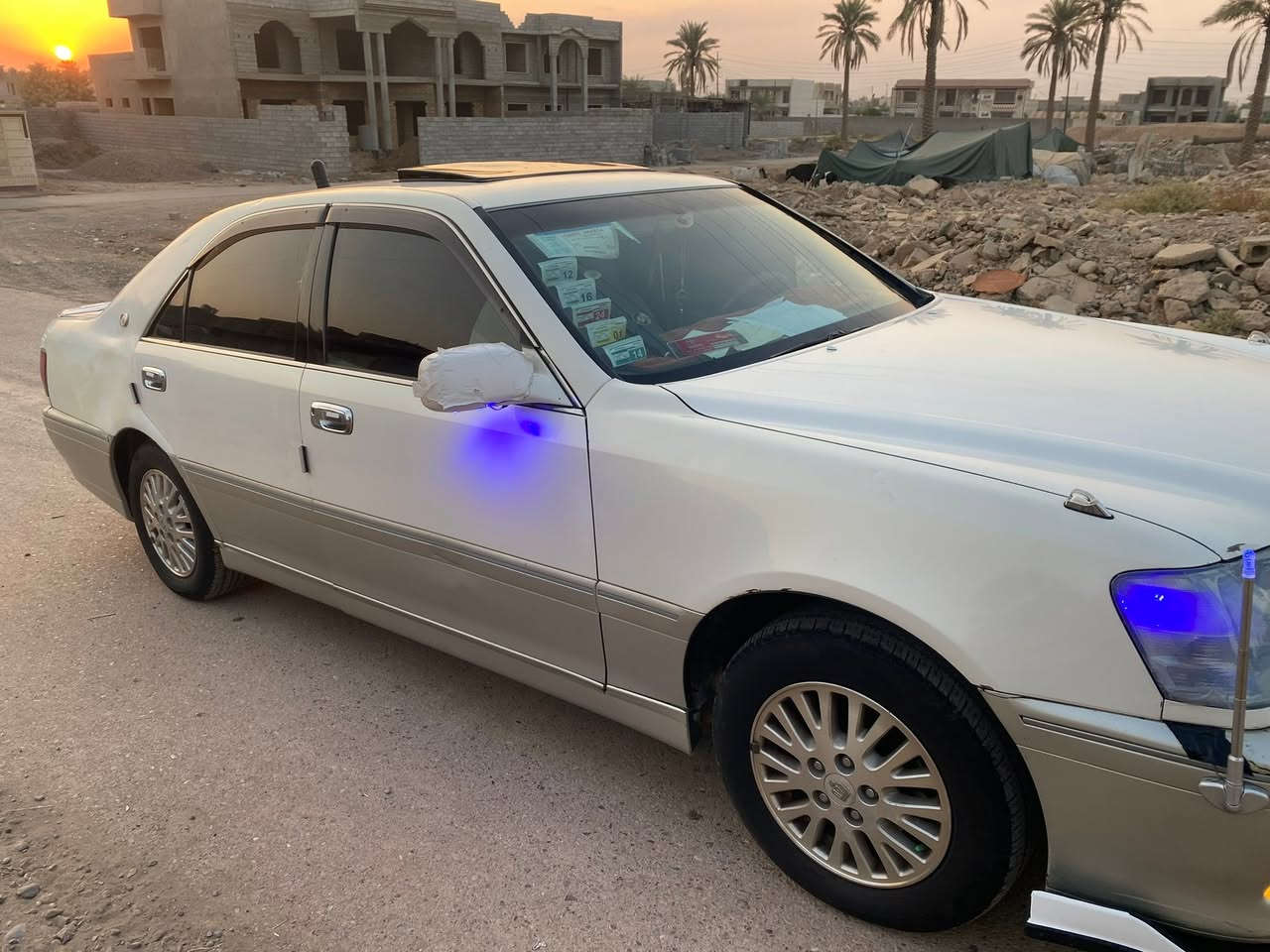 السلام عليكم للبيع ملكه أدوات 
كصه جنطه 
محرك D4 
تبريد ثلج 
3 دكم  كرستال   

السعر 30 وبيها مجال بصيط 
***********
