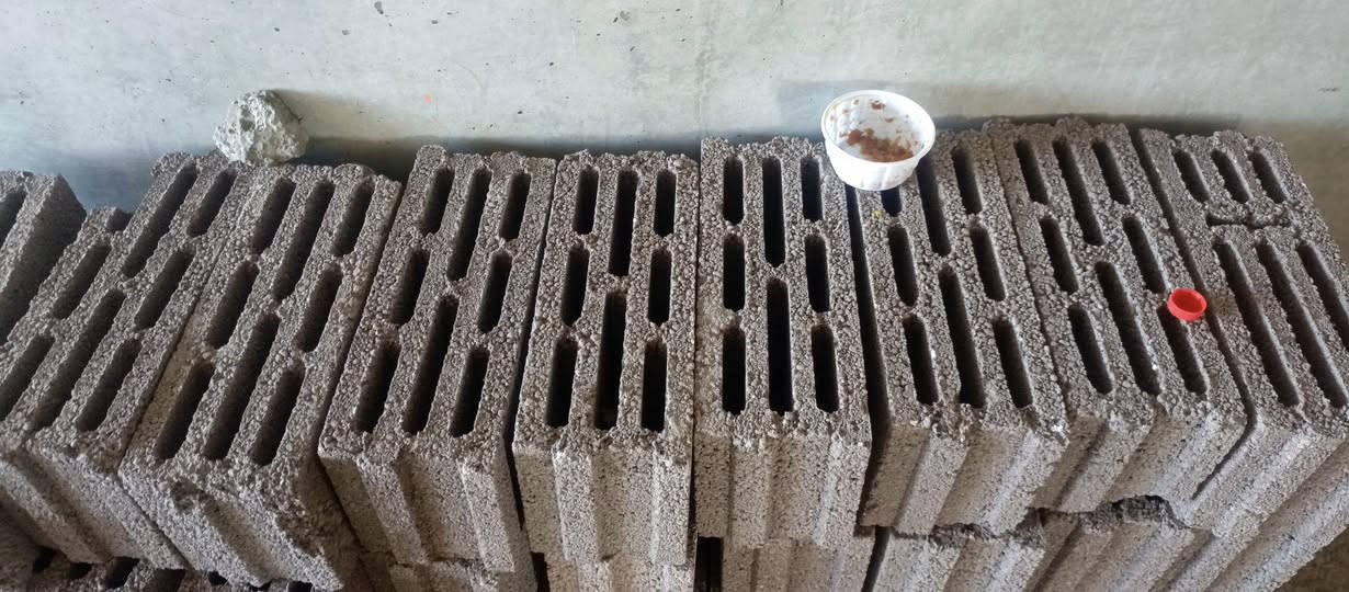 من رخصت مسؤل الكروب واكون اله ممنون مجمع سكني جاده بغداد محتاجين كادر سوري مصري ايراني افقاني بناء بلوك احمر خفيف التصعيد على الشركه والسكن على الشركه ولزوايه على الشركه انت عليك الاكل والطلاقات والسكلات سعر الف بلوكه 400الف شغل ماده الحساب كل مايخلص طابق نتحاسب الطابق ياكل 8000الف بلوكه الي يحب يشتغل يتصل على هذ الرقم وبيه وتساب ***********
***********مشرف العمل  ياس الزوبعي
