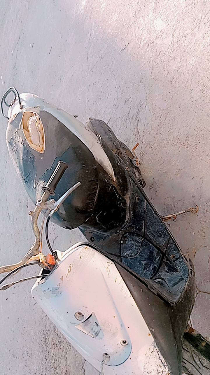 سلام عليكم دراجه رياضي كوم حديد يرادله تجفيت وتشتغل السعر 90 وبيه مجال ***********
