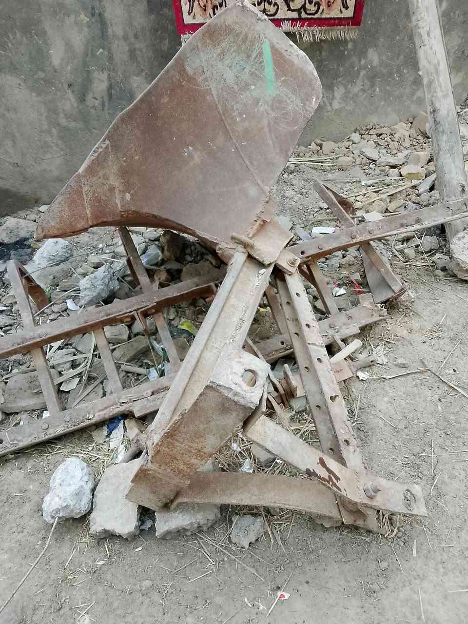 سلام عليكم مكينه للبيع هيه وراه فدان وديج وخرمتشه بس الخرماشه شويه يرادلهه ترتيب المكان بابل ***********
