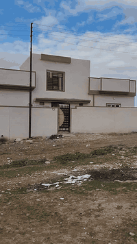 مكتب الحمزة للعقار
للبيع دار طابق واحد ركن مساحه 200م خدمات ماء كهرباء قرب ثانوية الرجاء حي العسكري السعر 75 مليون للاستفسار ع رقم المكتب أو ع واتساب 
***********
***********
