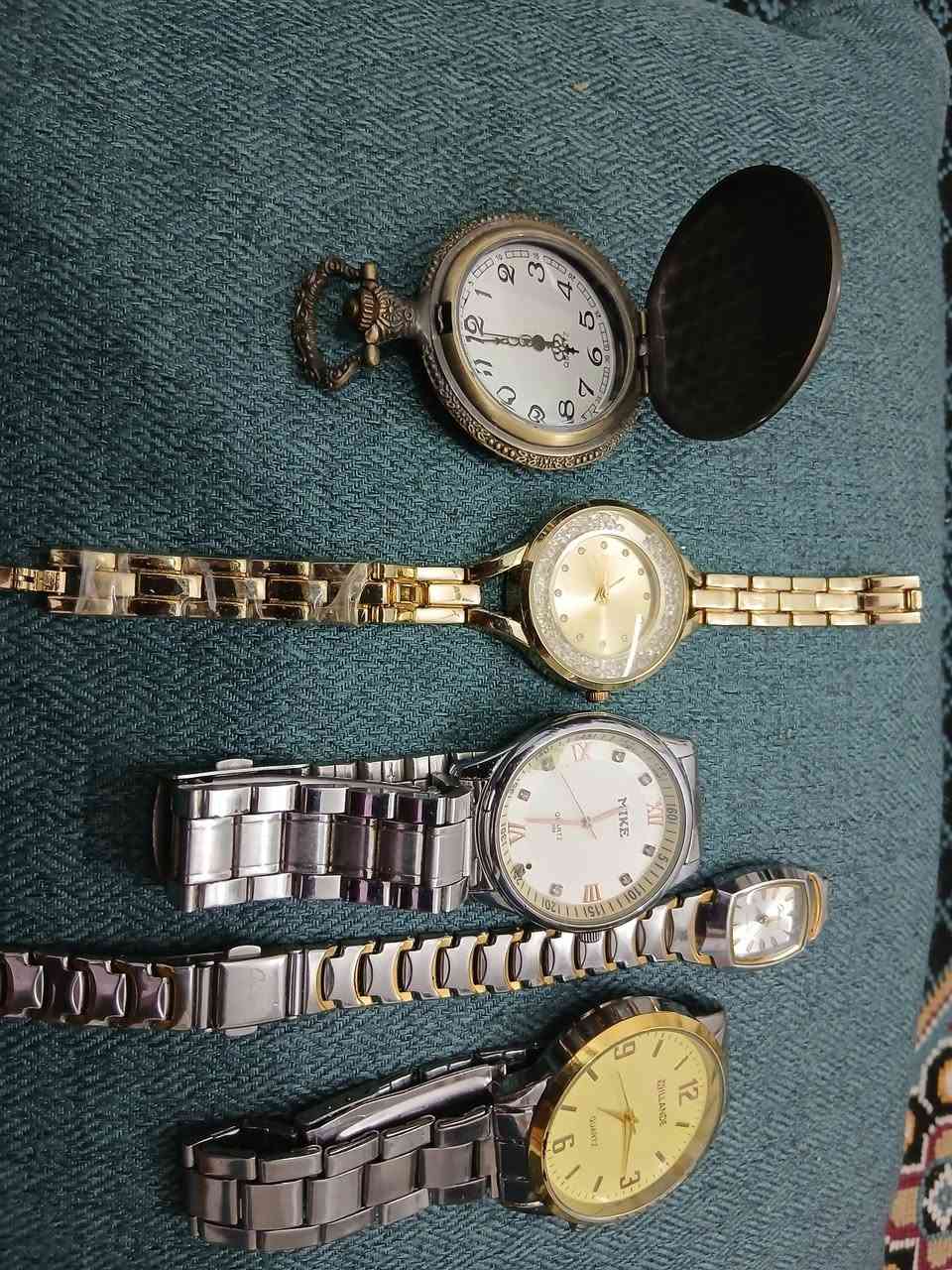 السلام عليكم محابس عدد ٤ بيهن فضه إيراني تركي نحاس مع ساعات عدد ٥ كلهن عاطلات يرادلهن باتري للبيع كلهن بيعه وحده السعر ١٠٠ يوجد توصيل


**إذا كنت صاحب هذا الإعلان وتريد حذفه لأي سبب، رجاءا أرسل رسالة إلى الدعم الفني**