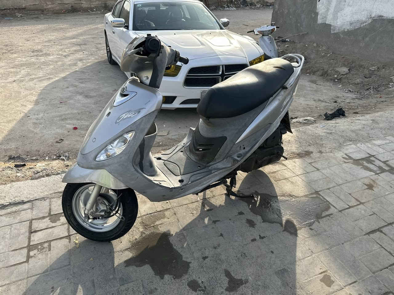 ماكس منغولي دراجه حاويه صالها شهر مخذها من رحمان دراجه كرتون ختم واحد بصمه باتري جديد نكره سلف شرط برغي ممفتوح بيها بلك مالتها فتحته بيدي عنوان قشله سعرها 900 الف الشراي يتصل ***********
