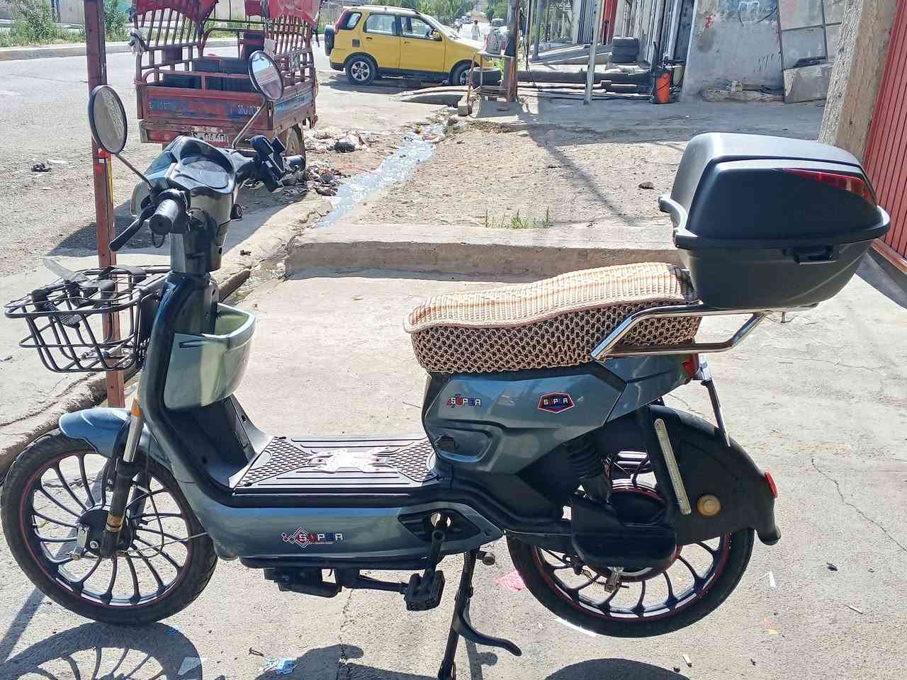 ماطور شحن للبيع حجم 20
كلوشغال 
باتريات نضاف 16امبير
4سرعة
سرعة 99
خلاط
اشاير
جنط
استاند
لايت كلوشغال
سعر 300بي مجال
العنوان موصل حي القدس 
***********
