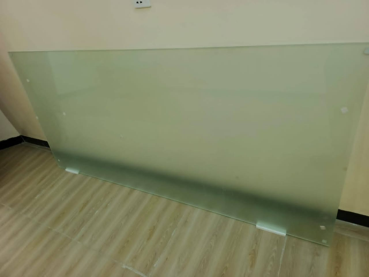 سلام عليكم 
قاطع حمام شور جام مضبب مسكرت درجه اولى  القياس ارتفاع 2 متر و10 سم والعرض متر 
حاله الجامه حديده غير مستخدمه سعرها بلسوك ب150 الف
بيع مستعجل ب75 الف 
رقمي للاستفسار***********
