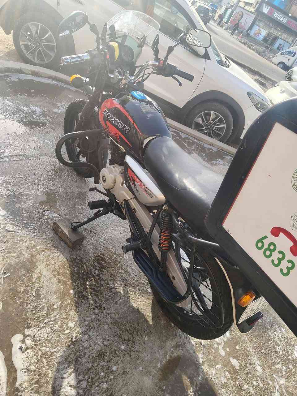 سلام عليكم دراجه بوكسر موديل 23مرقمه رقم بغداد كلشي مابيه بعده اخت زيرو فقط استاند مابيه وكلشي شغال بيه تجي وشوف بعينك النضافه وصوت المكينه ناعم وهذا رقمي *********** مكاني المنصور 14 رمضان رايده ب2700
