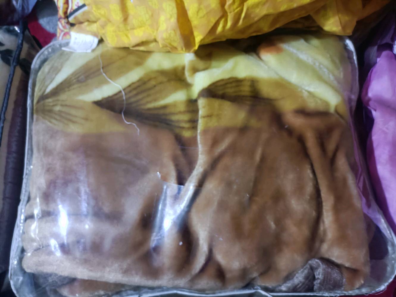 بوفيه للبيع بحاله جيده فرشات بطانيات تخم مبردات طباخ سنك المكان بغداد المعالف