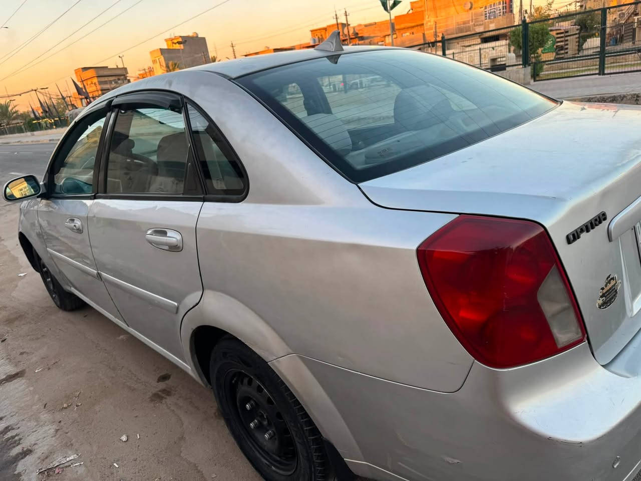 اوبترا رقم بغداد ٢٠٠٦ ، سيارة تبريد ومحرك وكير وحدادة صدر وتايرات بحالة جيدة  وباتري جديد  ، مكاني بغداد باسمنا تحويل مباشر ، بيها كم مكان صبغ  ، سعرها ٥٨ للمعلومات الاتصال بالرقم ***********  .
