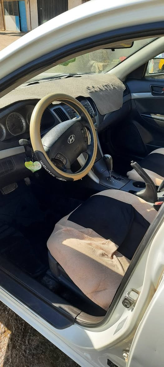 سوناتا ٢٠١٠ وارد كوري محرك ٢٤٠٠ مكفولة من الضربة والصبغ فقط تكحيل بسيط رقم كربلاء السعر ١٢٠  وبيهة مجال بسيط للاتصال ***********
