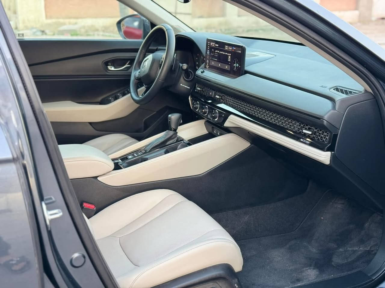 هوندا اكورد 2023 EXL هايبرد 
رقم بغداد
ضرر جاملغ ودعامية فقط 
موصفات فل تجي الاعلى منها فقط التورنك
 
للاستفسار الاتصال
***********
