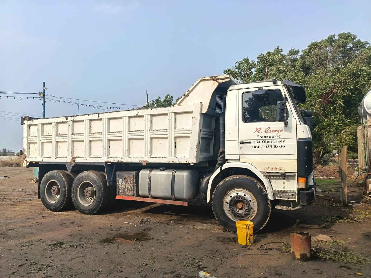 السلام عليكم سكانيا للبيع 13 ماكينه 88  جير 3/3 بلاديه ما    مطوله مكاني بغداد ***********
