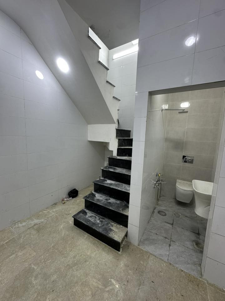 40 متر مدخلين  #للبيع 
واجهه ١٠ والنزال ٤ 
الموقع / الشعب حي العقاري الكويتي 
يحتوي / استقبال وغرف نوم عدد ٢ وخدمات في كل طابق 
للمعلومات اكثر مراجعة مكتب القريشي  للعقار 
***********
