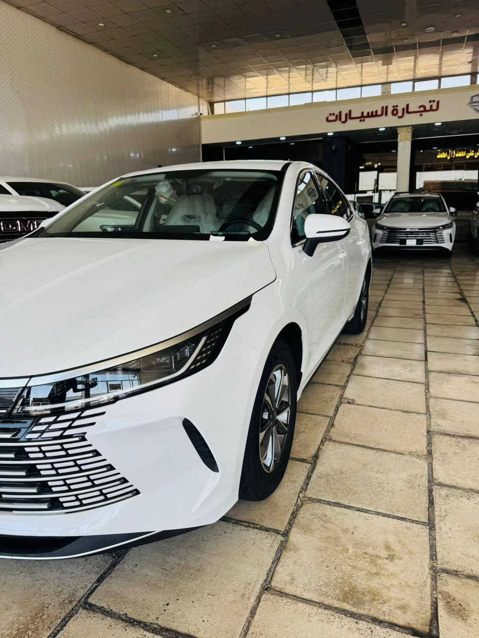 شركة الصنع: BYD Auto تستروير 
نوع المحرك: هايبرد (بنزين + كهرباء)
نظام الهايبرد: DM-i عالي الكفاءة
ناقل الحركة: أوتوماتيك
دفع أمامي
استهلاك وقود اقتصادي جداً
شاشة وسطية كبيرة تعمل باللمس
عدادات ديجتال بالكامل
دعم Apple CarPlay و Android Auto
كاميرا 360 درجة
حساسات أمامية وخلفية
رادار تصادم أمامي
نظام المحافظة على المسار
مثبت سرعة ذكي
تكييف أوتوماتيك مزدوج
مقاعد مريحة بخامات عالية الجودة
جنوط رياضية
نظام تشغيل ذكي
وبعد موصفات مذاكرهن
ماشيه 9 الاف بحالة الوكاله ايشي ما ناقصه
الاستفسار ***********
