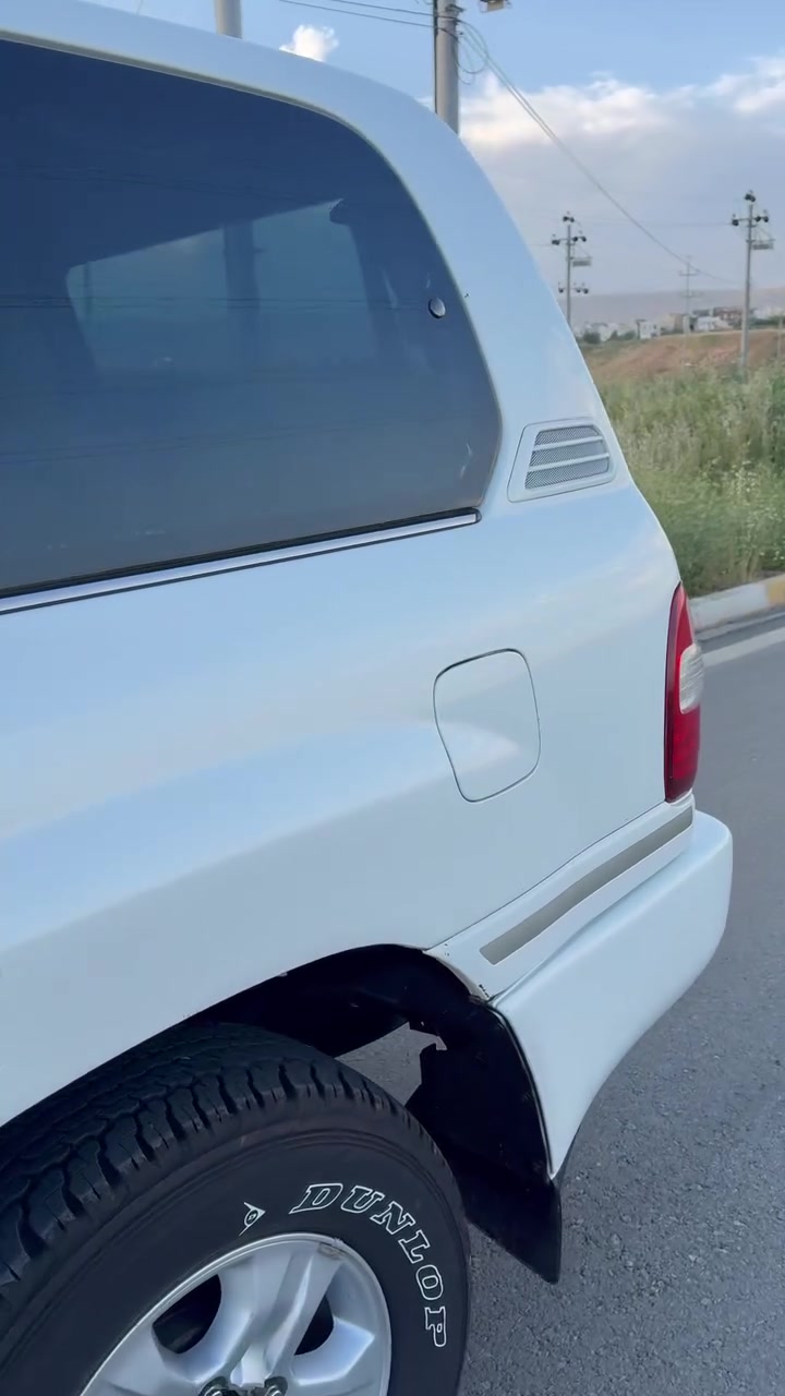 سەرەتا بەناوی خوداتۆیۆتا لاندکرۆزەر مۆدیل ٢٠٠٧
مواسفات ليگزز Vxr ی 8 پستۆن 
سەیارەکە قەپات قەپات مواسفاتى جه گ و وينجه 
سلاید ناوزەرد تۆماتیک دیفلۆک شاشە ليگزز سى  ریز کوشن ناو فۆرمیکا سەلاجەگيچ زينون  زۆر مواسفاتی تر سەیارەکە رەقەم یەک جوان و خاوێنە نمونەی جوان و خاوێنیە بى بوياغ بى ته عديل ته نها ٤ په نجه كارتيكى بچوكى هه يه  ماباقی هیچی پێوە نیە هيچ مواسه فاتيك نيه تياى نه بيت و ئيش نه كات فول فوله زۆر رێک و خاوێنە حسابى سفرى بوبكه گیر و مەکینە و اکسل بەشەرتە سه نه وى و ره قه مو ژينگه ى هه موى نوييه ره قه م هه وليره 
سعری ٢٥٣  وەرەقە و مه جاليكى برايانه 
*********** 
vaibar +watsapp

